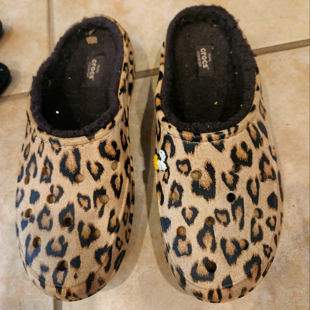 Sherpa lined Crocs Leopard